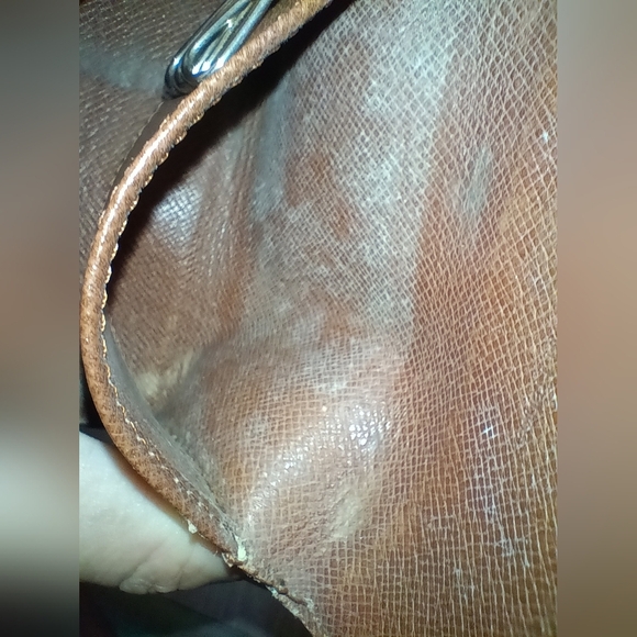 Louis Vuitton Monogram Key Case Holder 4 Key - Picture 9 of 11